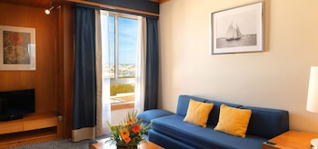 Suite, City View