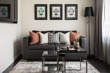 Suite, 1 King Bed (Chiltern Townhouse)