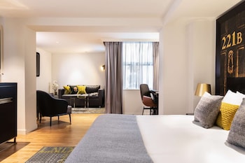Studio, 1 King Bed (Suite)