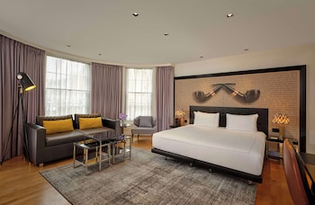 Studio, 1 King Bed (Suite)