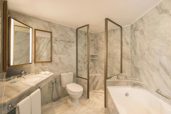 1 King Bed, Club Lounge Access, Executive Suite