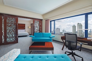 1 King Bed, Club Lounge Access, Executive Suite