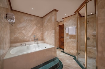 2 King Beds, Club Lounge Access, Royal 2-Bedroom Suite