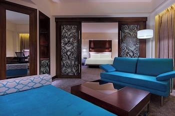 1 King Bed, Club Lounge Access, Executive Suite