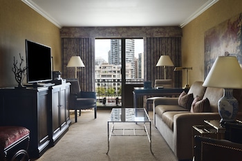 Deluxe Suite, 2 Double Beds, City View