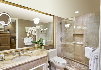 Deluxe Room, 1 King Bed, City View