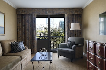 Wedgewood King Suite, Jetted tub, City View