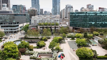 Deluxe Room, 1 King Bed, City View
