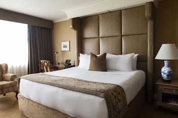 Deluxe Room, 1 King Bed, City View