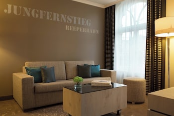 Studio Suite, 1 King Bed with Sofa bed