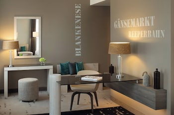 Studio Suite, 1 King Bed with Sofa bed