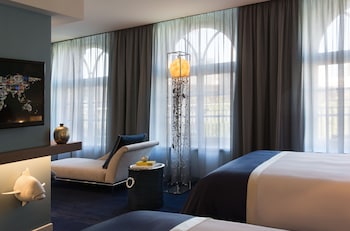 Suite, 2 Bedrooms, City View