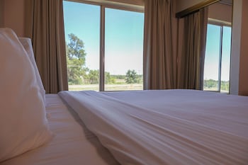 Junior Room, 1 King Bed