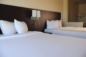 Junior Room, 2 Queen Beds