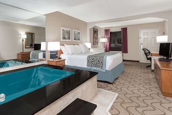 Deluxe Room, 1 King Bed, Smoking
