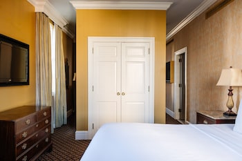 King Suite (24/7 Front Desk)