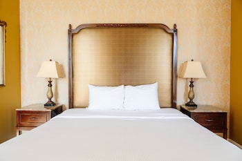 King Room with Balcony (24/7 Front Desk)