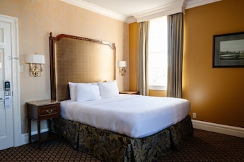 King Room (24/7 Front Desk)