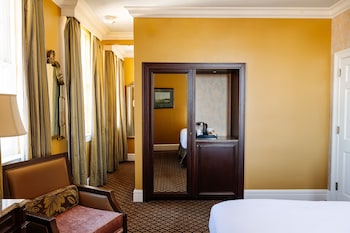King Room (24/7 Front Desk)