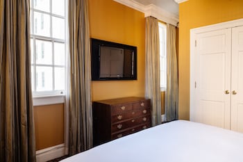 King Suite (24/7 Front Desk)