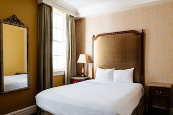 Queen Room (24/7 Front Desk)