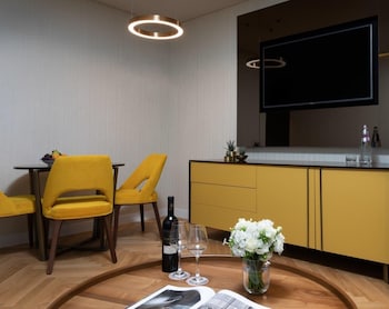 Executive Suite, Balcony