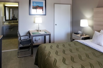 Business Room, 1 Queen Bed, Non Smoking (Upgrade)