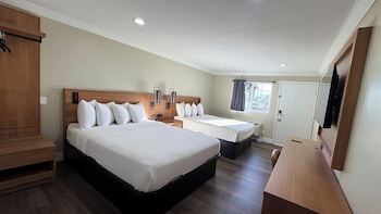 Standard Room, 2 Queen Beds, Non Smoking