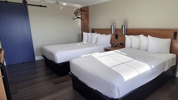 Standard Room, 2 Queen Beds, Non Smoking
