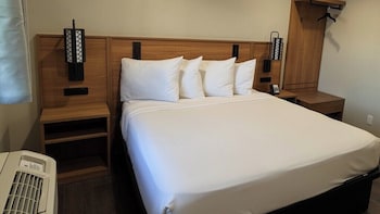Standard Room, 1 Queen Bed, Non Smoking
