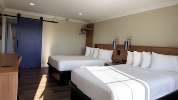 Standard Room, 2 Queen Beds, Non Smoking