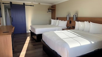 Standard Room, 2 Queen Beds, Non Smoking