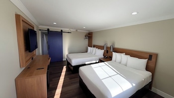 Standard Room, 2 Queen Beds, Non Smoking