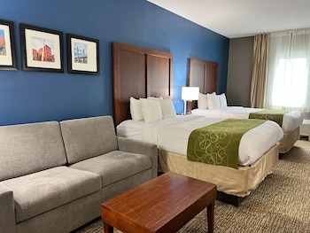 Suite, Non Smoking (2 Queen Beds & 1 Sofa Bed)