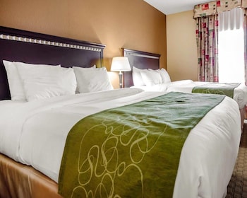 Suite, Non Smoking (2 Queen Beds & 1 Sofa Bed)