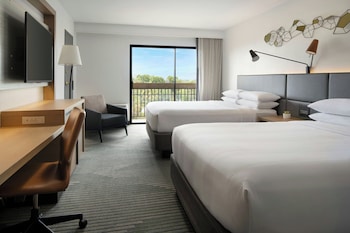 Room, 2 Queen Beds, Pool View