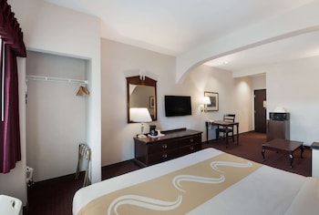 Suite, Jetted Tub