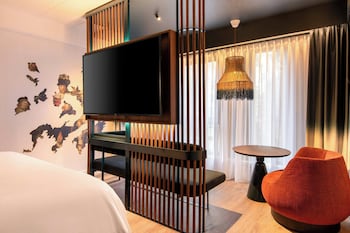 Standard Room, 1 King Bed (View)
