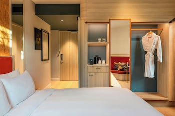 Room, 1 King Bed (View)