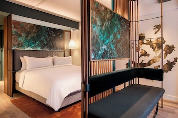 Standard Room, 1 King Bed (View)