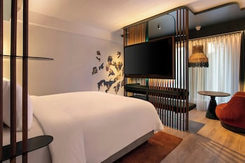 Standard Room, 1 King Bed (View)