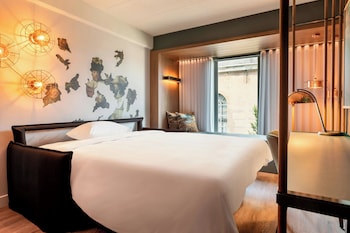 Family Room, 1 King Bed with Sofa bed