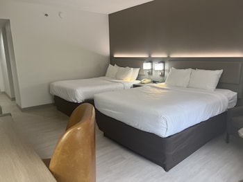 Standard Room, 2 Queen Beds, Non Smoking