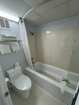 Deluxe Room, 2 Queen Beds, Non Smoking