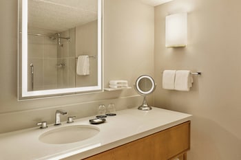 Club Room, 1 King Bed (Mobility Accessible, Tub)