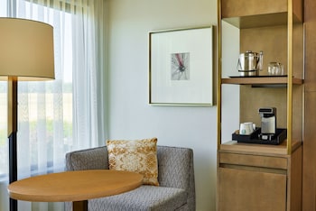 Club Room, 1 King Bed (Mobility Accessible, Tub)