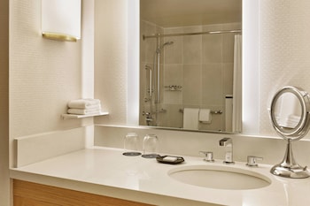 Club Room, 1 King Bed (Mobility Accessible, Tub)