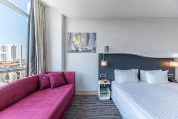 Deluxe Room, 1 King Bed
