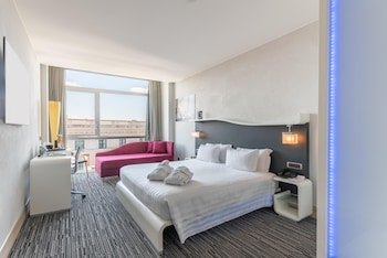 Deluxe Room, 1 King Bed