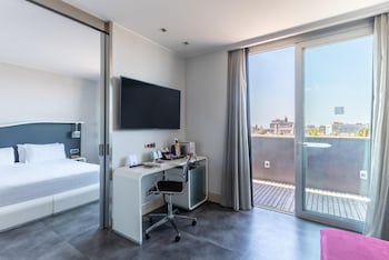 Junior Suite, 1 King Bed, Terrace, City View